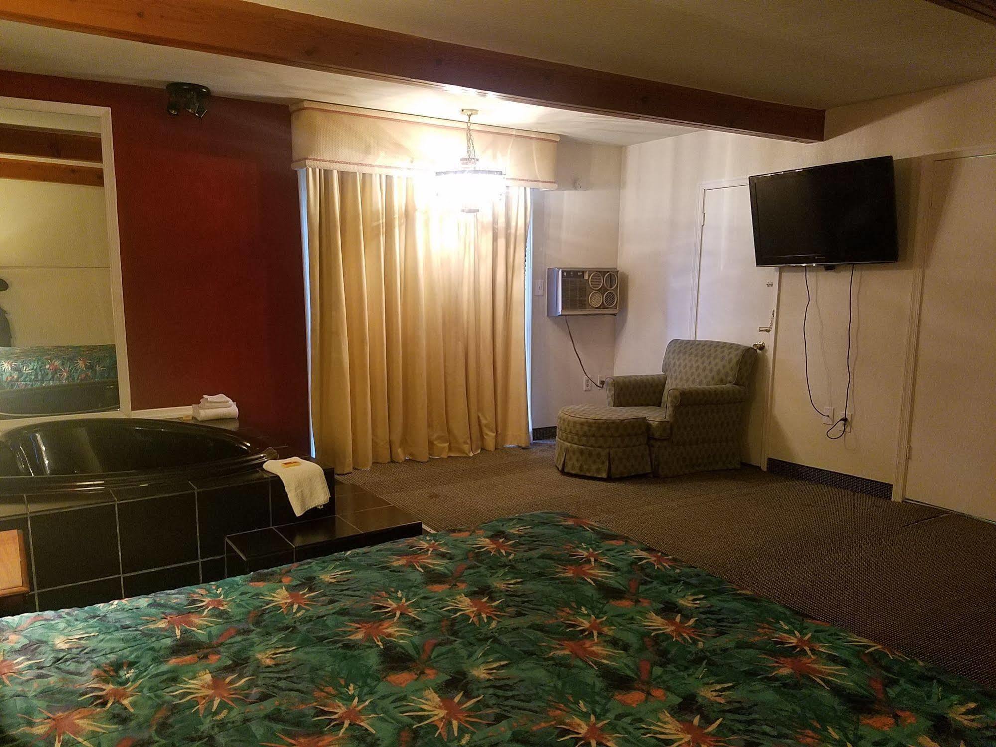Maplehurst Motel Tunkhannock Ngoại thất bức ảnh
